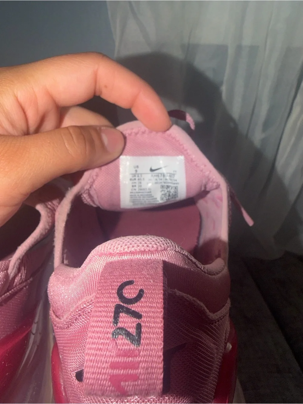 Nike Women’s Sneakers - Air 270 - Picture 8 of 9